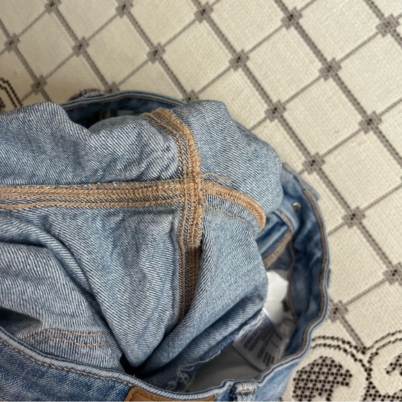 American Eagle high-rise distressed mom Jean size 8 - Picture 10 of 11